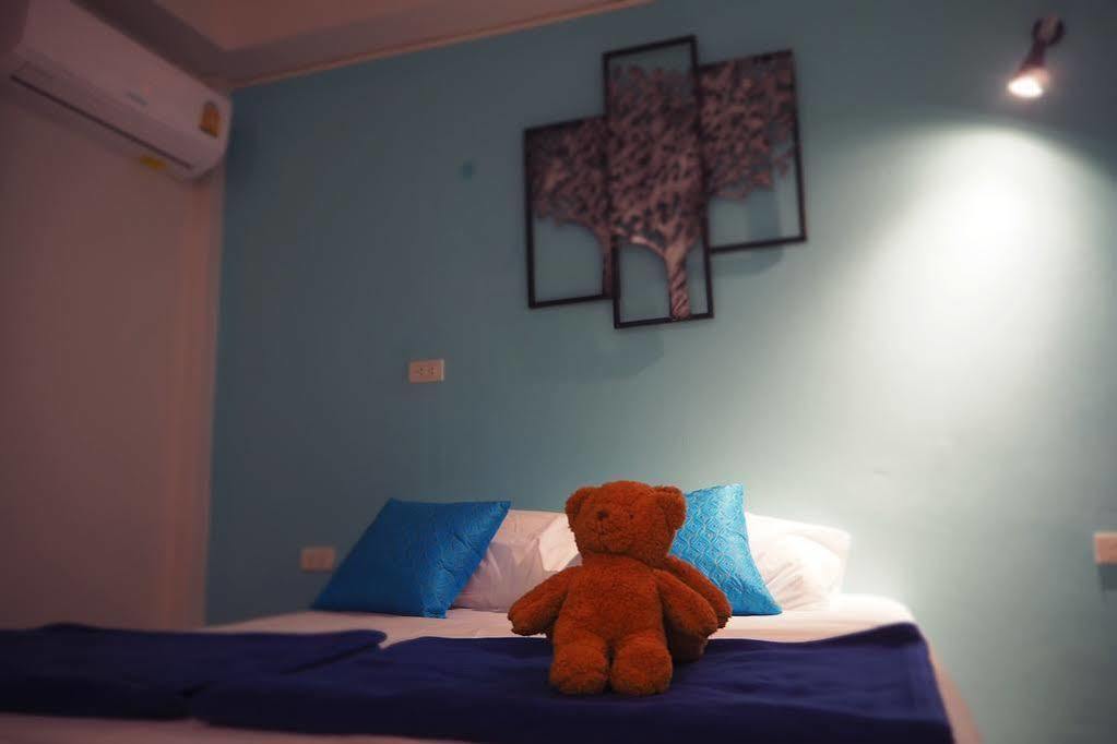 Hip Hostel - Sha Plus Patong Екстериор снимка